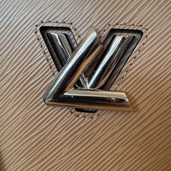 Louis Vuitton Epi Twist in Gorgeous color - Picture 10 of 13